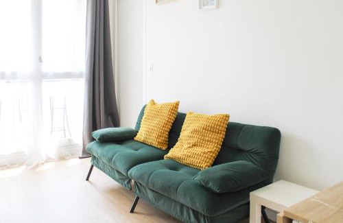 L'Ile-Saint-Denis Apartment | Apartment with balcony & view