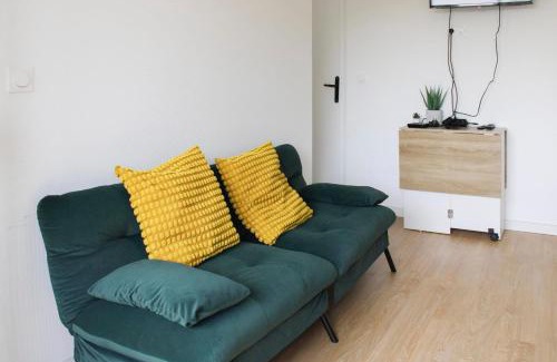 L'Ile-Saint-Denis Apartment | Apartment with balcony & view