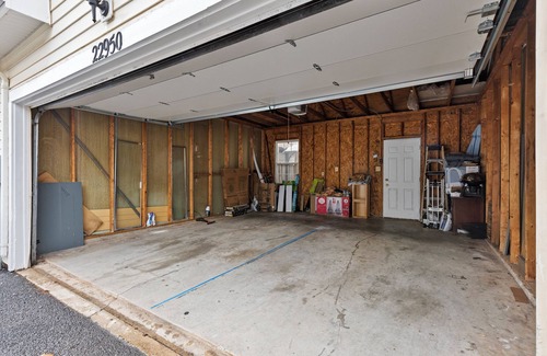 Sterling House | Apartment with garage parking Patio close IAD