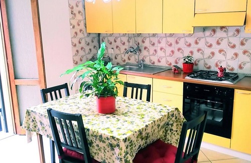 Marina Centro Apartment | Apartment with garden, by the sea, beach included