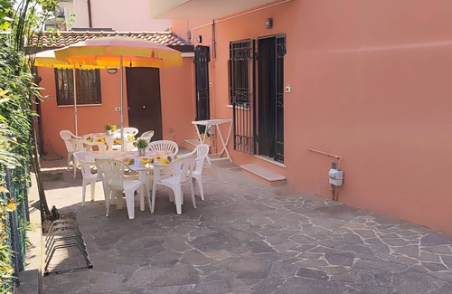 Marina Centro Apartment | Apartment with garden, by the sea, beach included