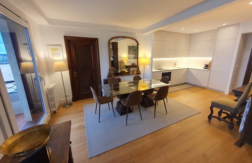 San Sebastian Centro Apartment | APARTMENT WITH INCREDIBLE VIEWS TO LA CONCHA!