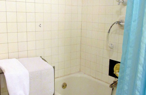 Monroe Apartment | Apartment with Kitchenette and private Bath
