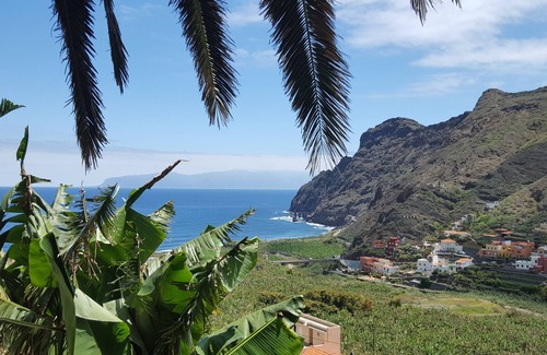 Hermigua Apartment | Apartment with large veranda and fantastic sea views