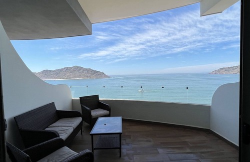 Las Gaviotas Apartment | Apartment with ocean view and private access to the beach