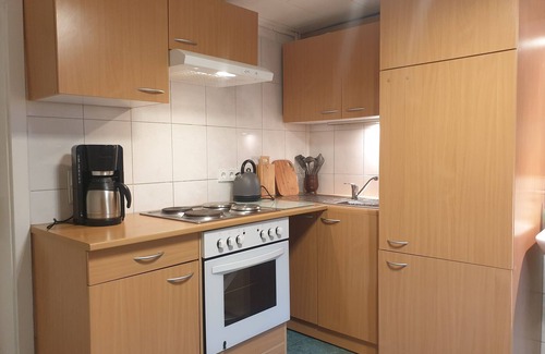 Sudstadt Apartment | Apartment with parasol in Südstadt