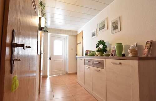 Sudstadt Apartment | Apartment with parasol in Südstadt