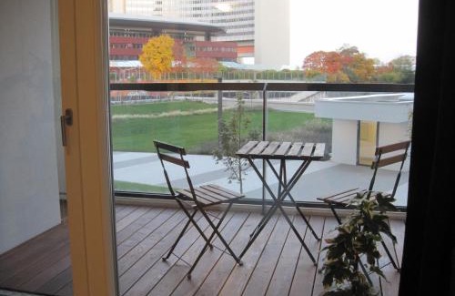 Kaisermuhlen Apartment | Apartment with parking on premise