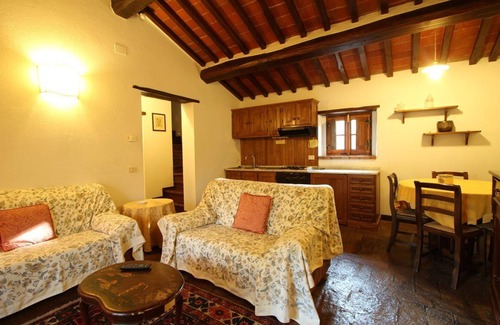 Il Borgo Apartment | Apartment with Pool and WiFi in Cortona for 4 People