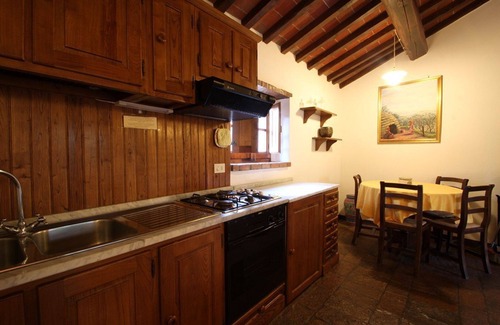 Il Borgo Apartment | Apartment with Pool and WiFi in Cortona for 4 People