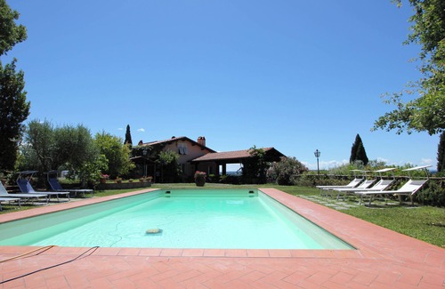 Scandicci Apartment | Apartment with pool at Villa Poggio La Leona near Florence