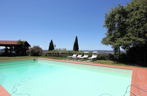 Scandicci Apartment | Apartment with pool at Villa Poggio La Leona near Florence