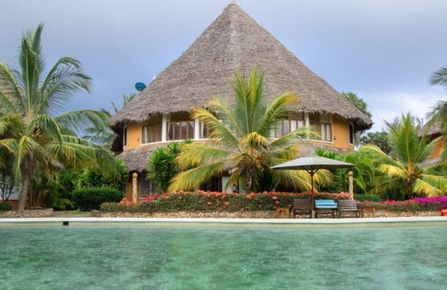 Malindi Apartment | Apartment with pool next to the beach