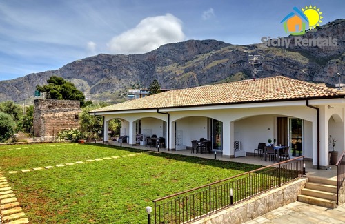 Capaci House | apartment with pool near the sea