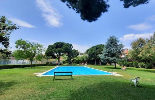 Masnou Apartment | Apartment with pool near the beach and Barcelona by train