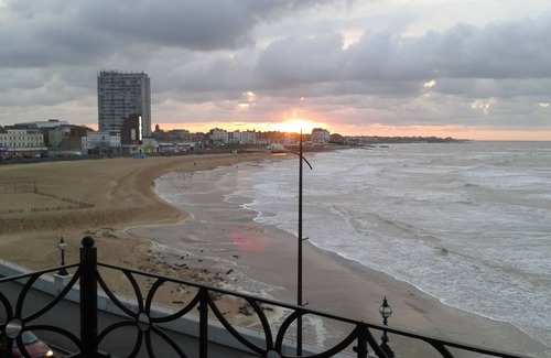 Margate Apartment | Apartment with Sea Veiws 5-10 min walk from Dreamland, Margate.