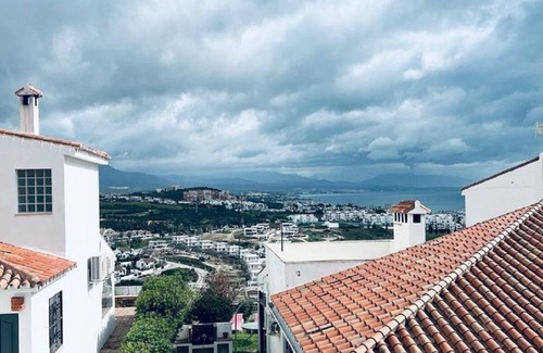 Puerto de la Duquesa Apartment | Apartment with sea views in a quiet area