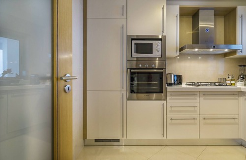 Sesimbra Apartment | Apartment with sea view, pool access and private parking in Sesimbra