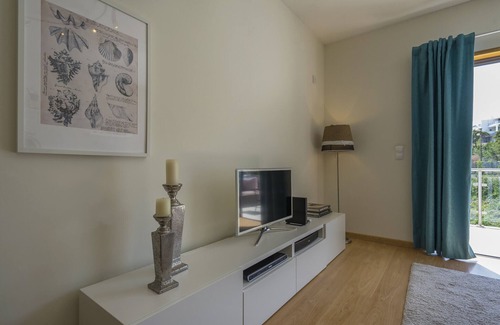 Sesimbra Apartment | Apartment with sea view, pool access and private parking in Sesimbra