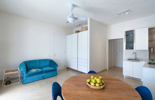 Cornino Apartment | Apartment with small swimming pool and sea 50 meters away