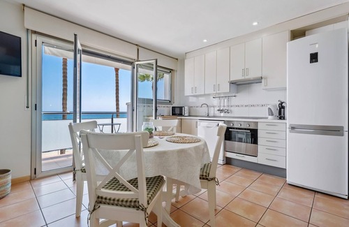 Torredembarra Apartment | Apartment with terrace and frontal sea views