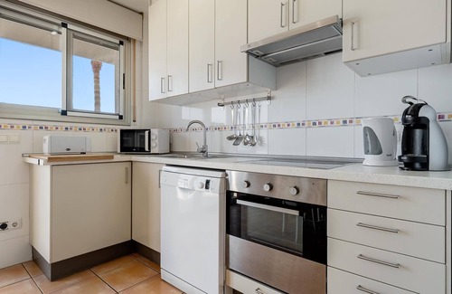 Torredembarra Apartment | Apartment with terrace and frontal sea views