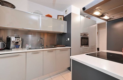 Les Arnavaux Apartment | Apartment with terrace, parking, air conditioning