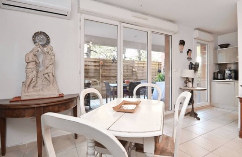 Les Arnavaux Apartment | Apartment with terrace, parking, air conditioning