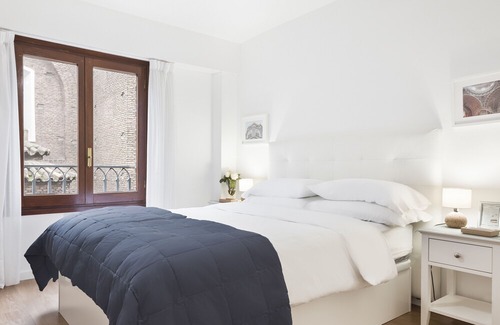 Zaragoza Old Town Apartment | Apartment with views in historical centre