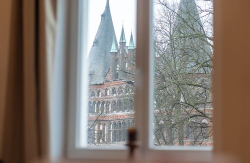 Lubeck City Centre Apartment | Apartment with water view