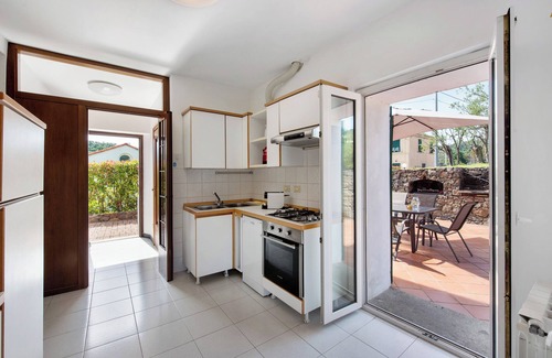 Celle Ligure Apartment | Apartment 'Zafferano Suites - Mirto' with Sea View, Private Terrace and Wi-Fi