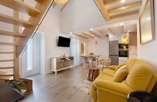 Atalaia House | Apartment 'Zeca Holidays Atalaia Waterfall' with Balcony and Wi-Fi