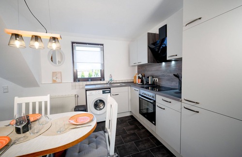 Stade Apartment | Apartment 'Zentrale Wohnung Mit Whirpool' with Balcony and Wi-Fi