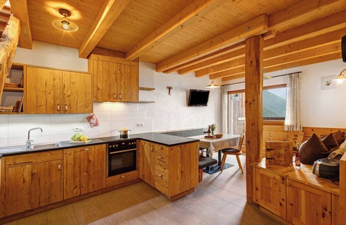 Chifa Apartment | Apartment 'Zirbenstadel' with Mountain View, Shared Terrace and Wi-Fi