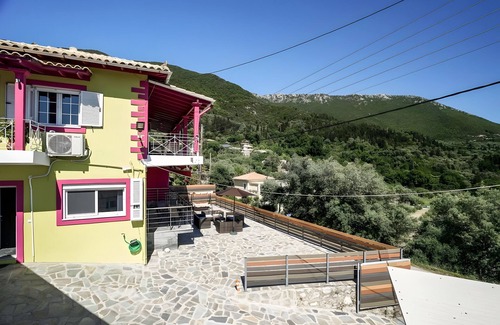 Sivros Apartment | Apartment 'Zois' with Private Terrace, Wi-Fi and Air Conditioning