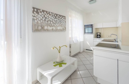 Tramin Apartment | Apartment Zwerger 'Süden' with balcony, pool and large sunbathing lawn