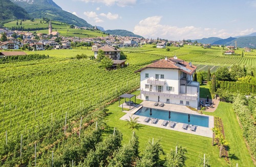 Tramin Apartment | Apartment Zwerger 'Süden' with balcony, pool and large sunbathing lawn