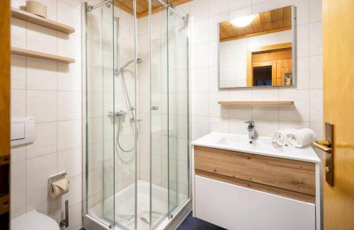 Wald am Arlberg Apartment | Apartmenthaus Matri by Pferd auf Wolke