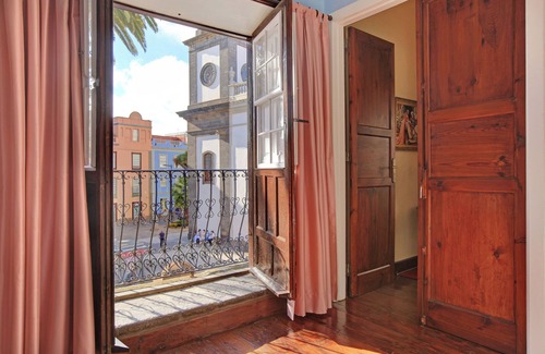 Historical Center Apartment | Apartmento El balcón de la Catedral with Mountain View, Balcony & Wi-Fi