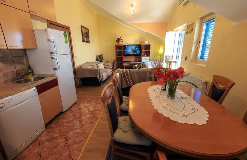 Sveti Stefan House | Apartments and Rooms Drago