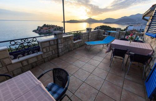 Sveti Stefan House | Apartments and Rooms Drago