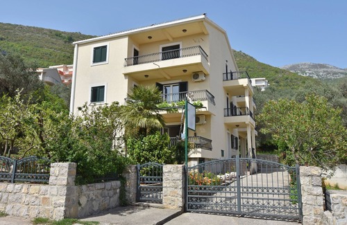 Petrovac Apartment | Apartments and Rooms Iva (61261-A4) - Petrovac