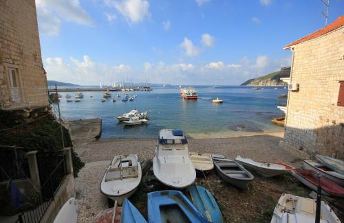 Komiza Apartment | Apartments by the sea Komiza, Vis - 3035