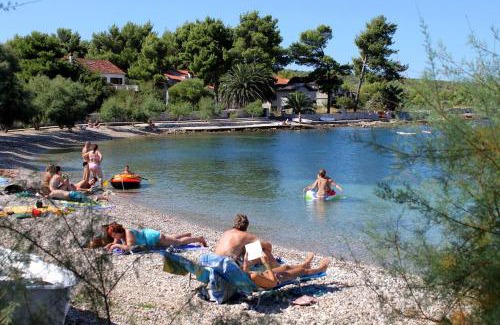Mirce Apartment | Apartments by the sea Mirca, Brac - 2854