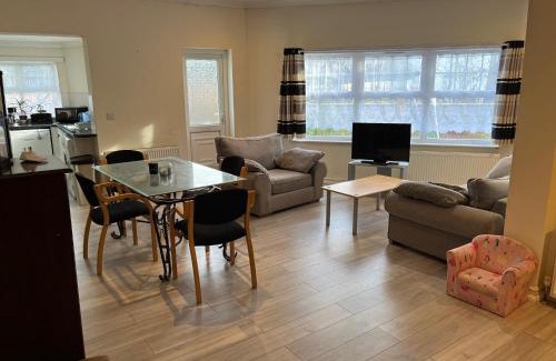 Edmonton Apartment | Apartments convenient centre and Tottenham stadium