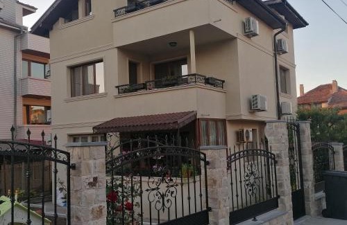 Chernomorets Apartment | Apartments Dona