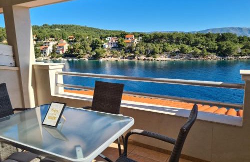 Cove Basina (Jelsa) Apartment | Apartments Habek 1