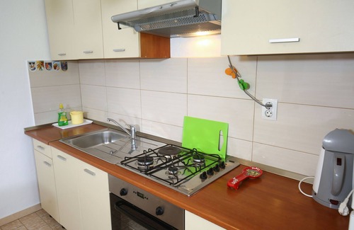 Splitska Apartment | Apartments Boro (33301-A1) - Splitska - island Brac