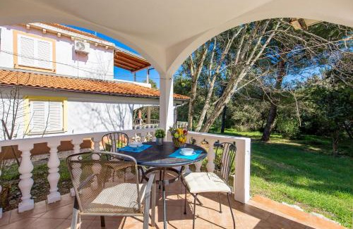 Nerezine Apartment | Apartments in pinewood near the sea