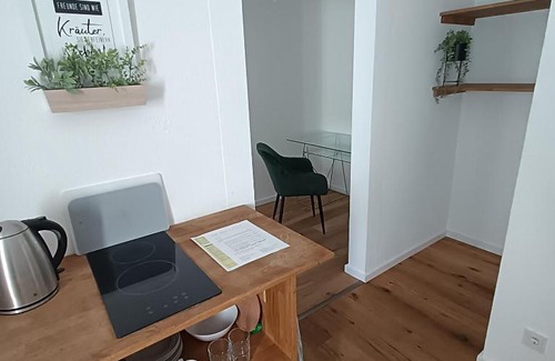 Kahl House | Apartments & möblierte Zimmer in Kahl am Main, kontaktloser Self Check-in, W-Lan, Schreibtisch, Duschbad, Küchenzeile, PKW-Plätze